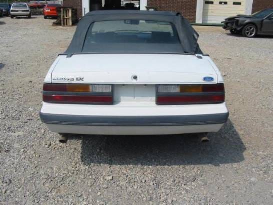 1985 Ford Mustang 5.0 - White thumbnail 5