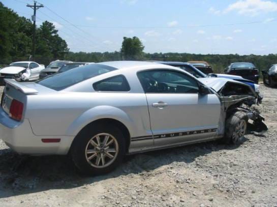 2005 V6 Mustang Coupe thumbnail 2