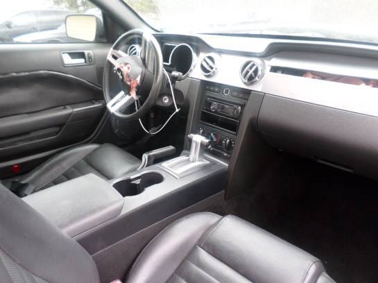 2005 Ford Mustang Coupe 4.6 Automatic thumbnail 2
