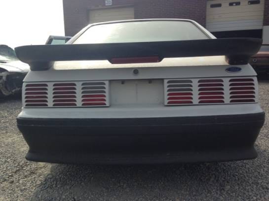 1990 Ford Mustang White Hatchback thumbnail 3