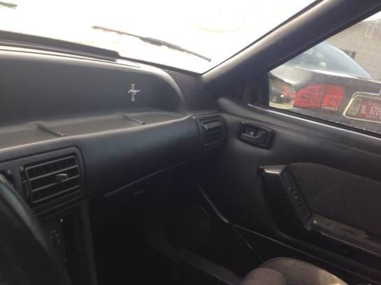 1990 Ford Mustang White Hatchback thumbnail 6