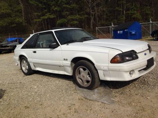 1990 Ford Mustang White Hatchback thumbnail 2