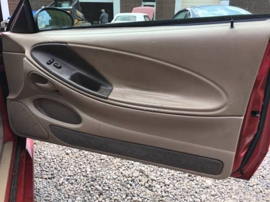 2002 Ford Mustang V6 thumbnail 5