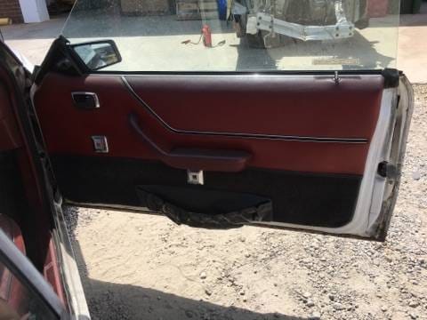 1985 Ford Mustang LX Convertible  thumbnail 7