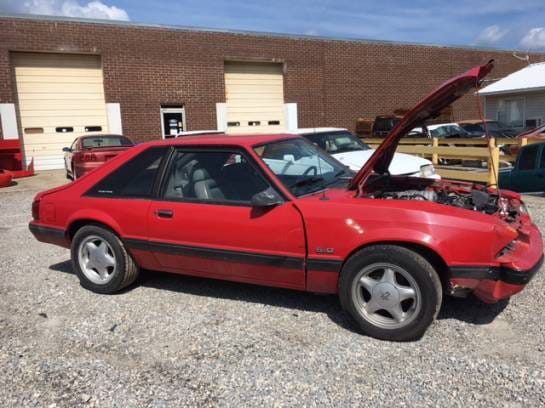 1991 Ford Mustang LX Hatchback thumbnail 3