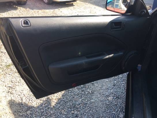 2005 Ford Mustang GT Black thumbnail 5
