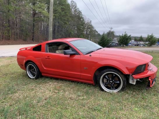 2005 Ford Mustang GT Automatic thumbnail 2