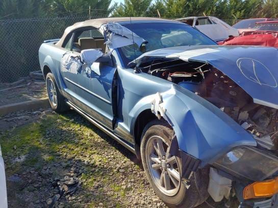 2008 Ford Mustang Convertible thumbnail 2