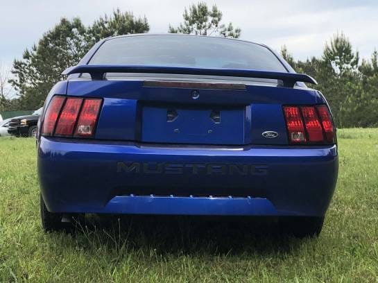 2004 Ford Mustang V6 thumbnail 2