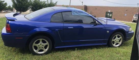 2004 Ford Mustang V6 thumbnail 3