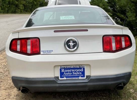 2011 Ford Mustang V6 thumbnail 2