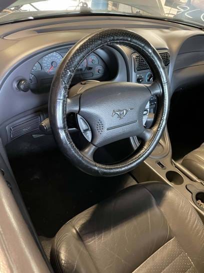 2001 Ford Mustang GT Coupe thumbnail 6