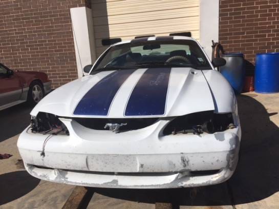 1995 White Coupe Ford Mustang  thumbnail 2