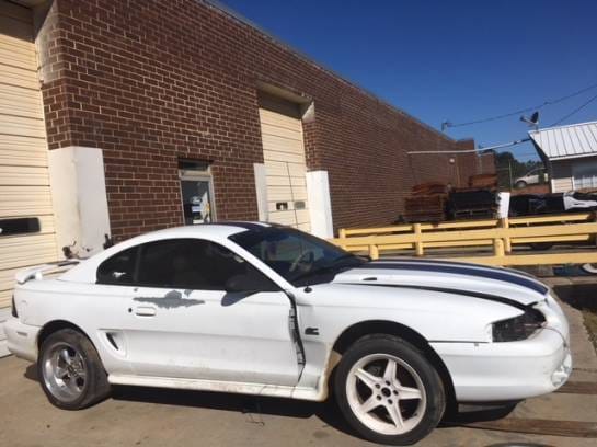 1995 White Coupe Ford Mustang  thumbnail 3