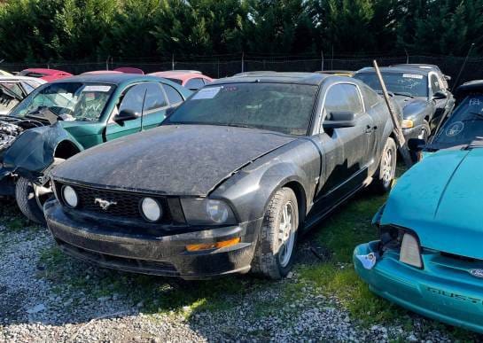 2005 Ford Mustang GT thumbnail 2